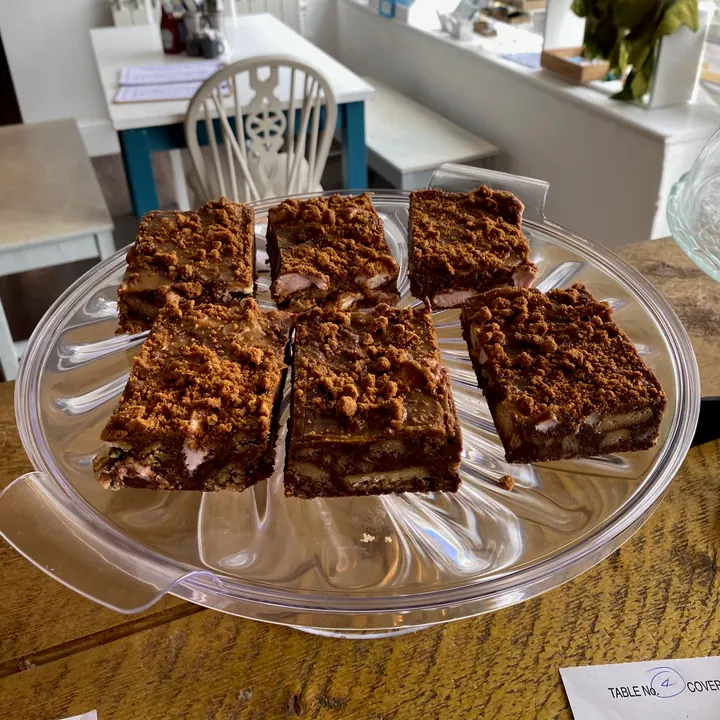 Caramelised biscuit tiffin squares on a glass cake stand